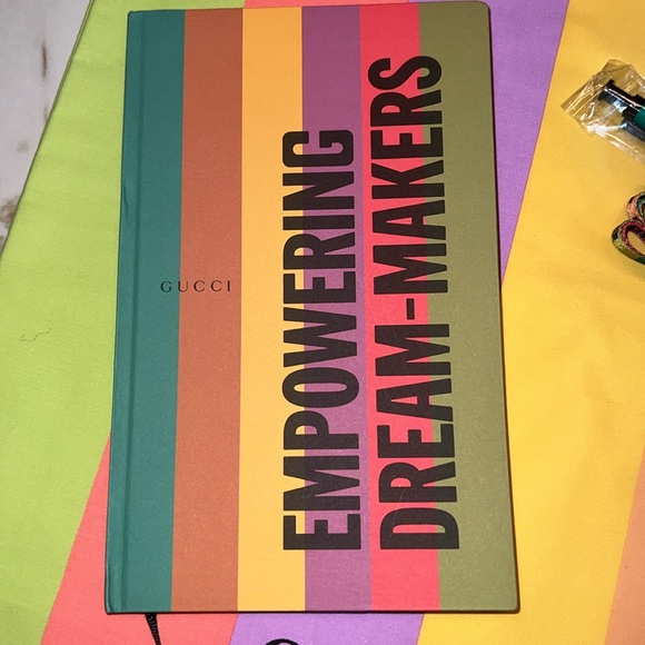 NEW GUCCI Empowering Dream Maker Gift Tote Bag Notebook ,Pen and Lanyard - Picture 2 of 5